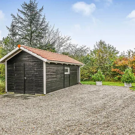 3 Bedroom Amazing In Oksbøl
